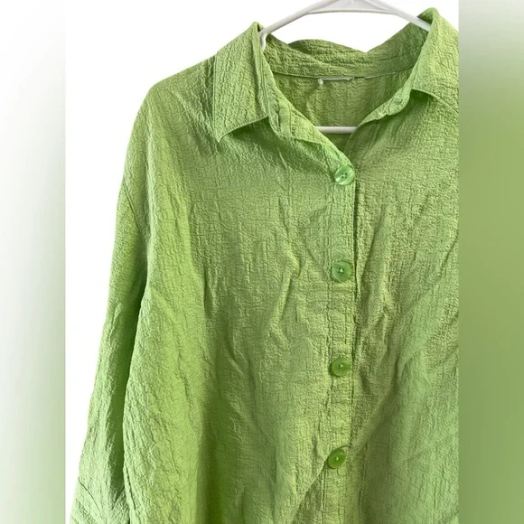 Green collared button down shirt - Picture 2 of 3